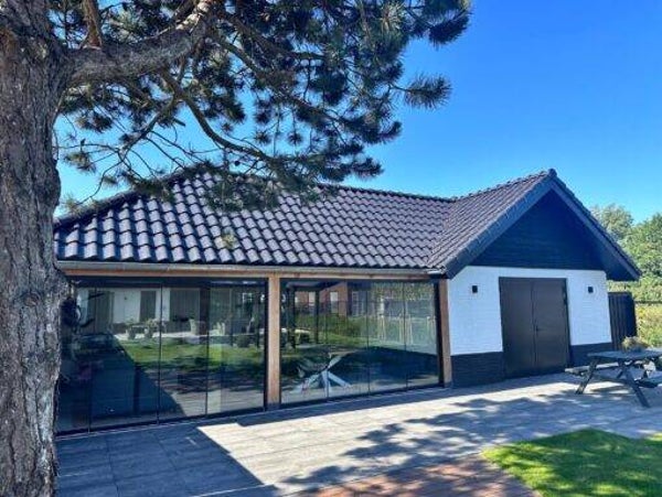 Glazen schuifwand 3 rails 90cm breed (Breedte van 240cm tot 264cm.)