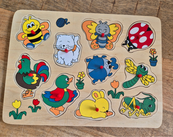Houten Dierenpuzzel met Knopjes – Kleurrijk & Educatief