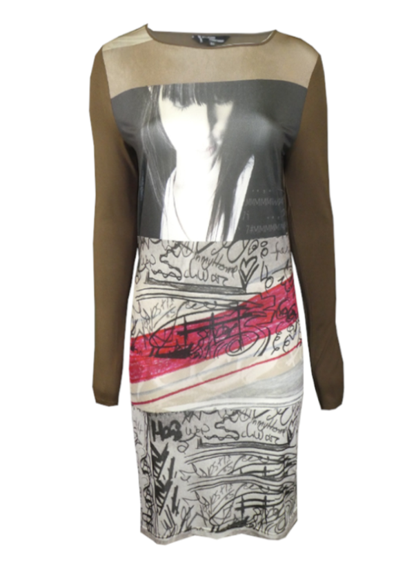 Mönstrad klänning med tjej