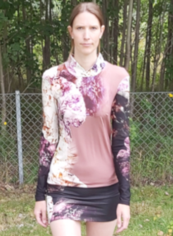 Rosamönstrad tunika.