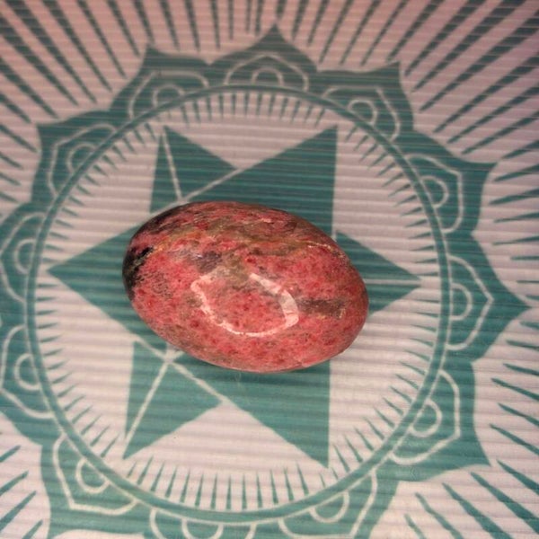Rhodonite Palm Stone -90g