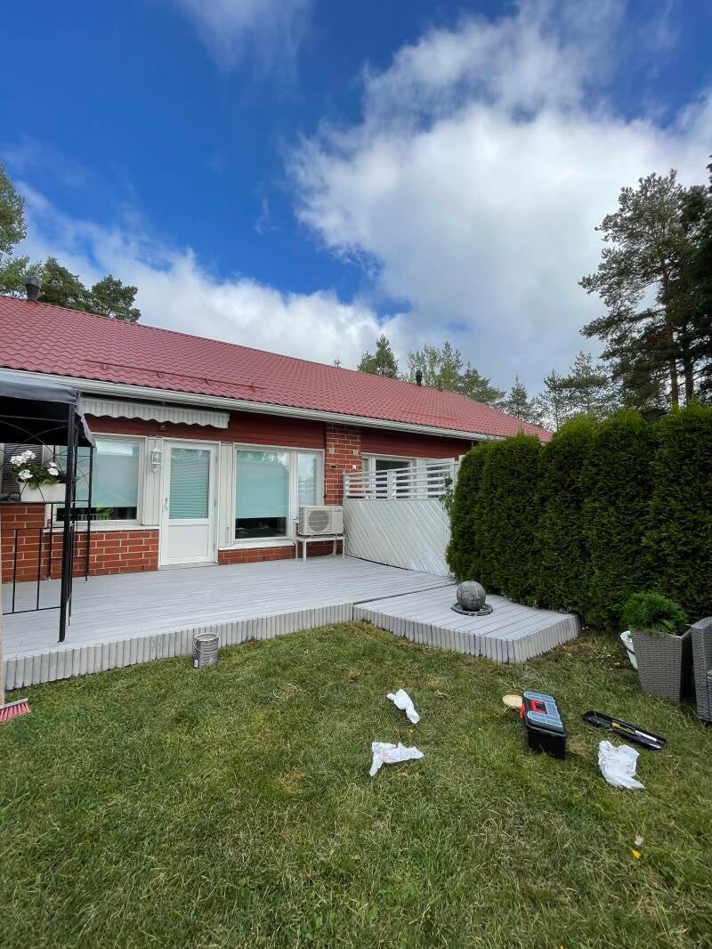 Helsingissä -22 meillä oli terassin huolto maalaus 