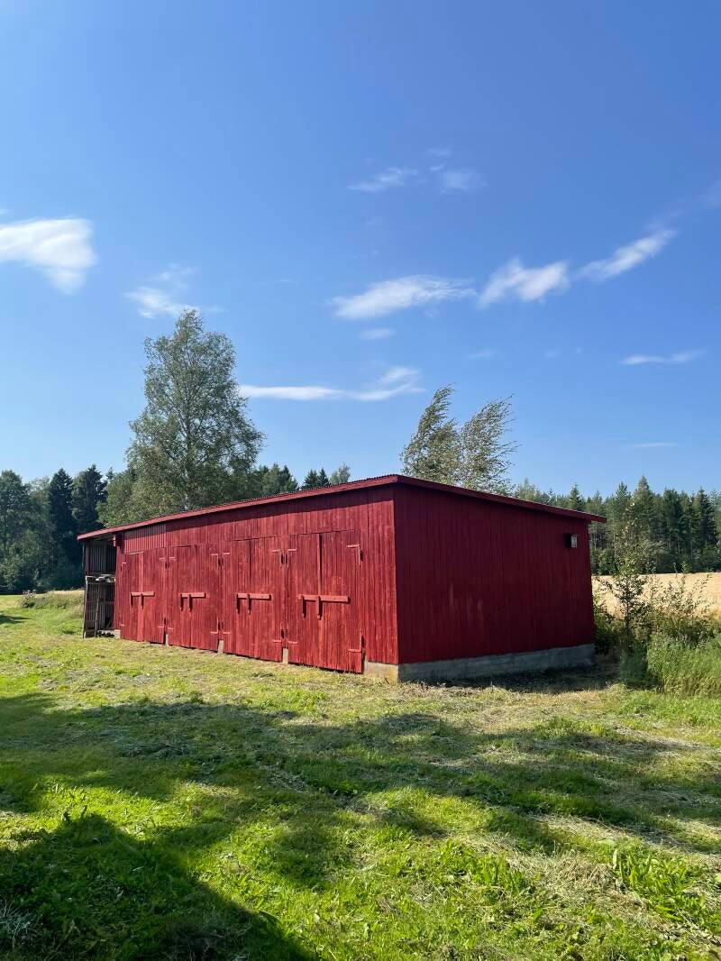 Vanhan suulin huoltomaalaus lassen punamulta maalin kanssa vuonna -22