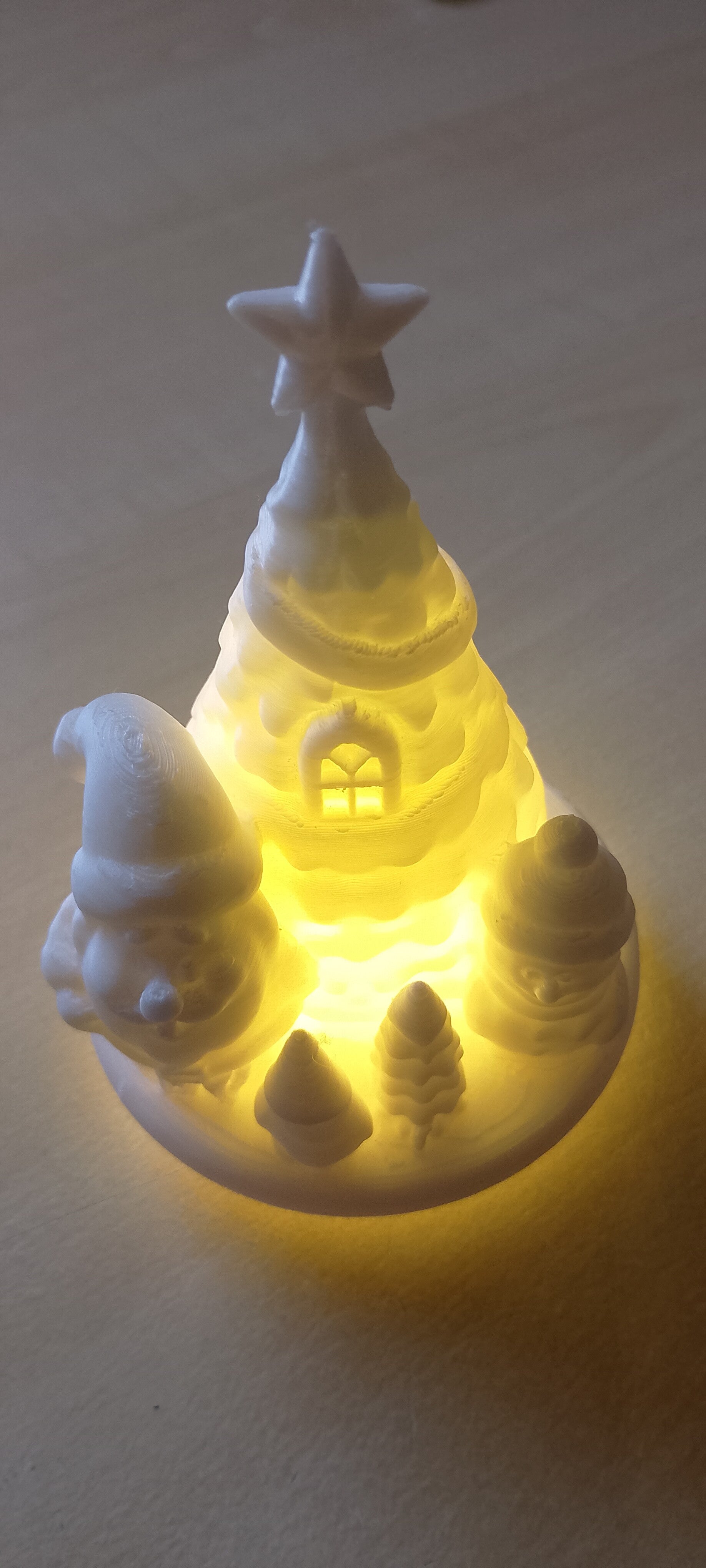 Weihnachtsbaum  mit Figuren und LED Teelicht