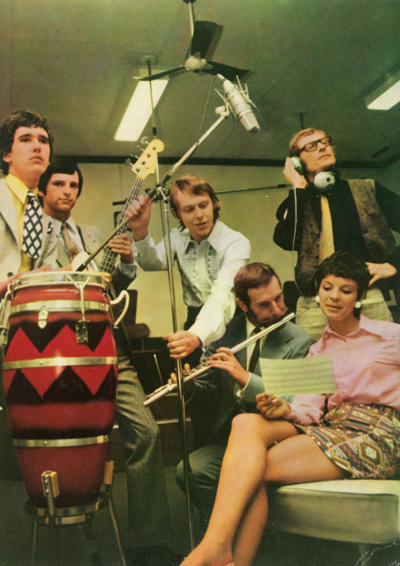 Een mooie foto met o.a Henk Bernhardt, John Gaasbeek, Willy van Diepen, Getty Kaspers en Henk Kleinmeijer.