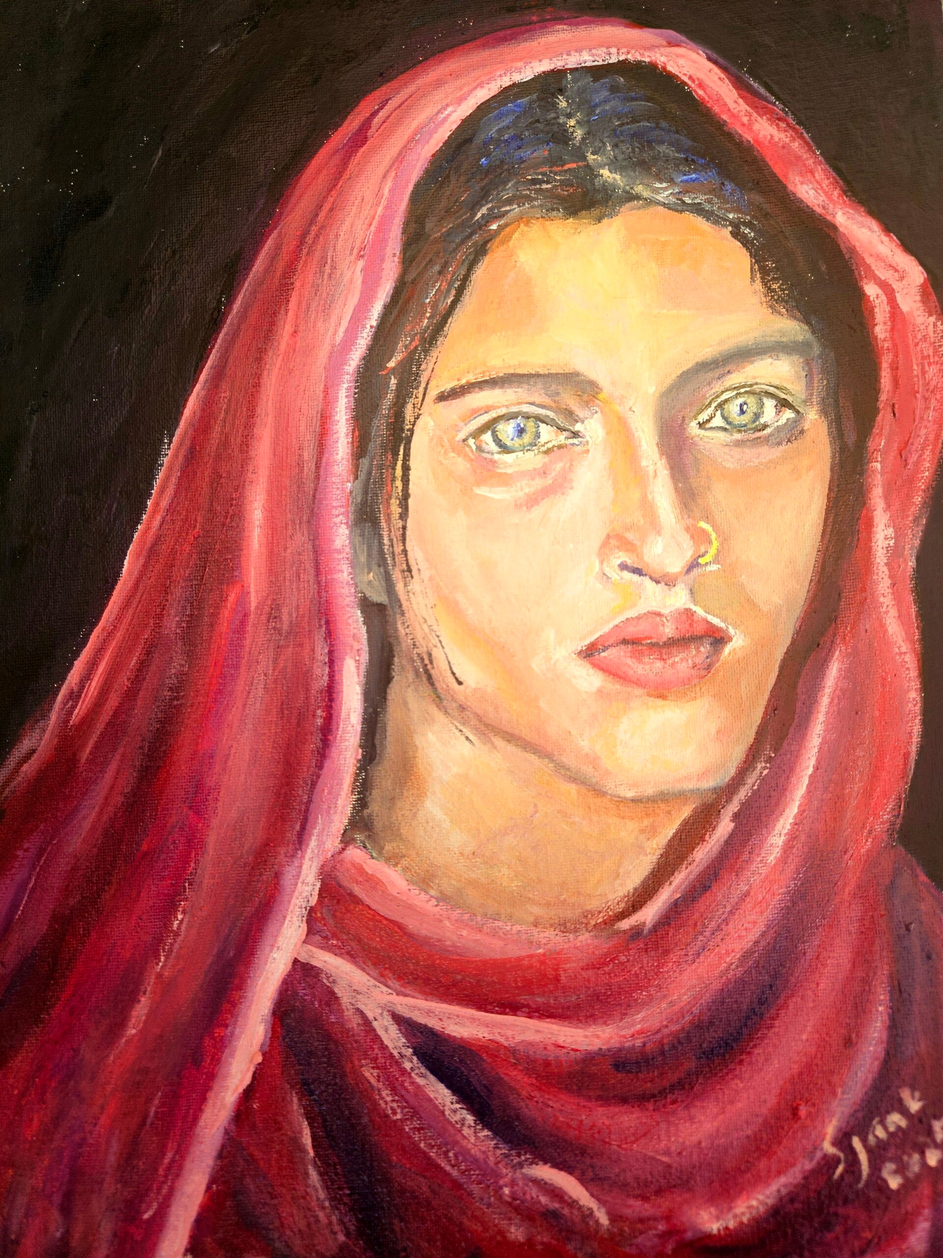 Jonge vrouw met roze hoofddoek