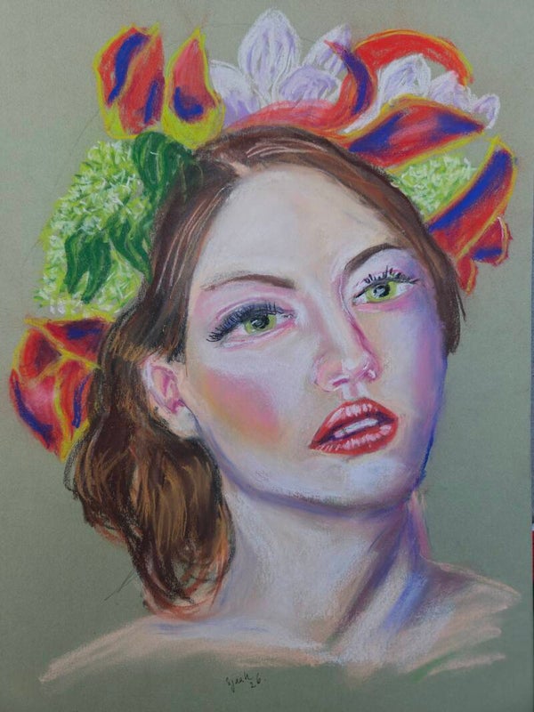 Vrouw met bloemenkrans