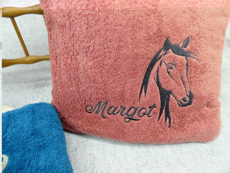serviette personnalisée tête de cheval et prénom