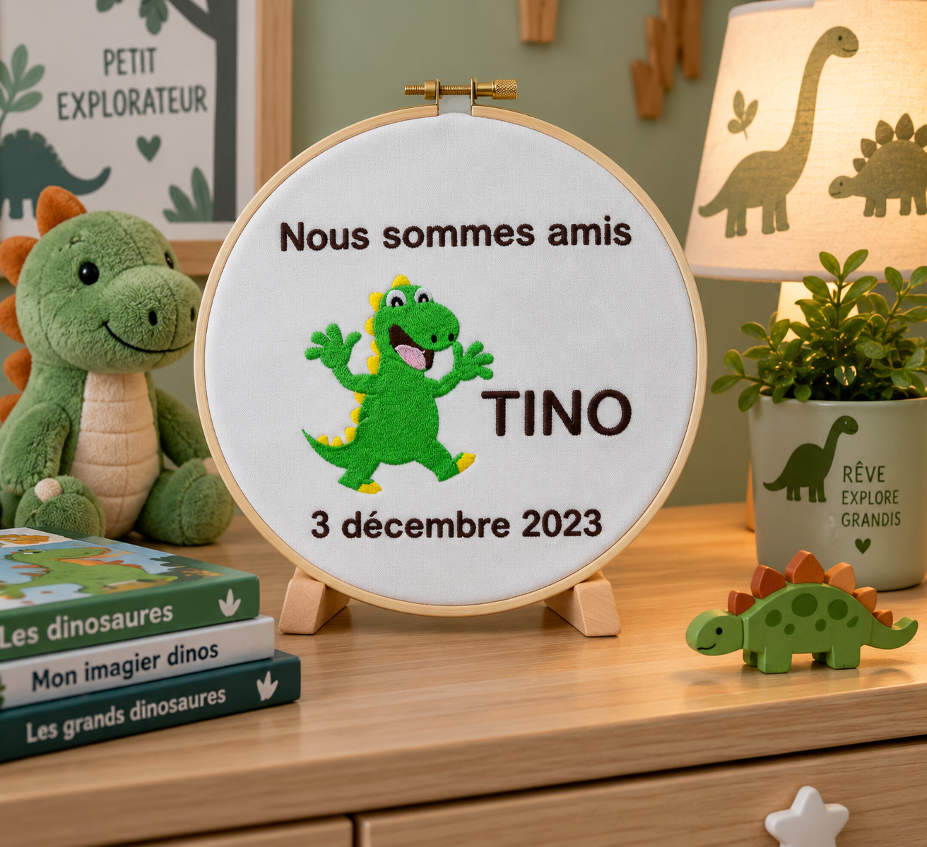 Cadre anniversaire Dinosaure personnalisé brodé
