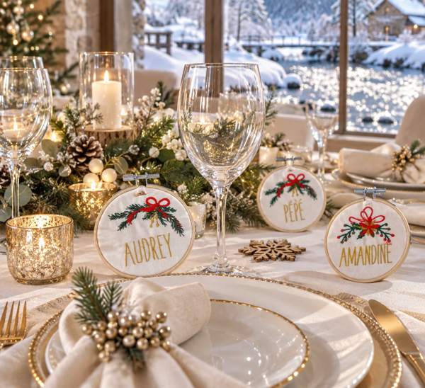 Cadre de Noël personnalisé prénom brodé sur soie – Marque-place
