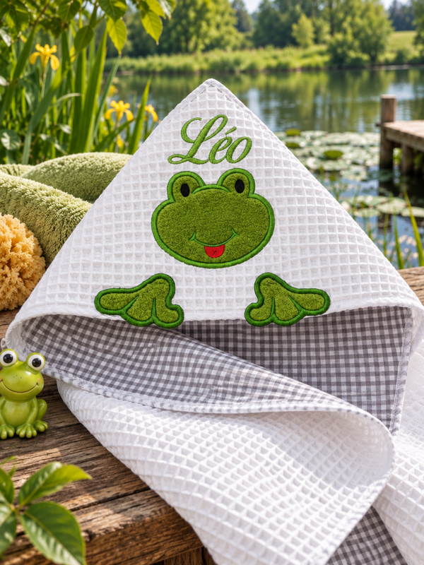Cape de bain bébé personnalisée brodée – Grenouille
