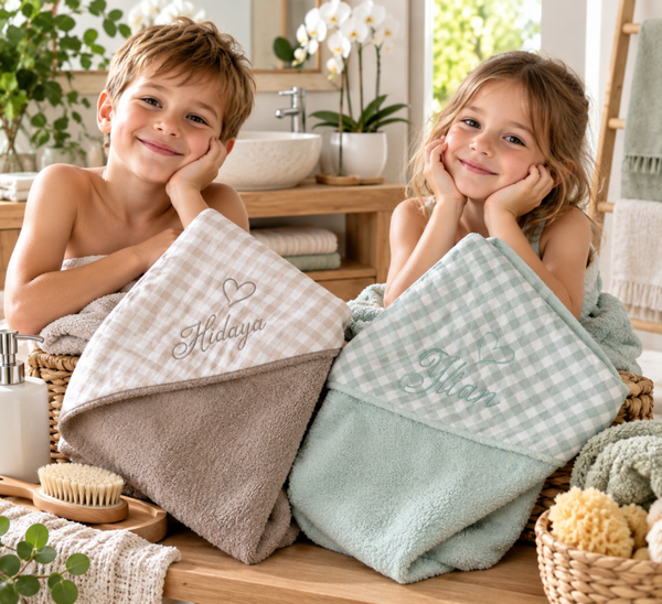 Cape de bain enfant personnalisée prénom brodé – Vichy