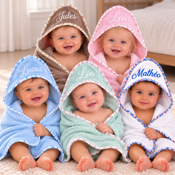 Cape de bain bébé personnalisée – Prénom brodé – Éponge coton bouclette – 75 × 75 cm