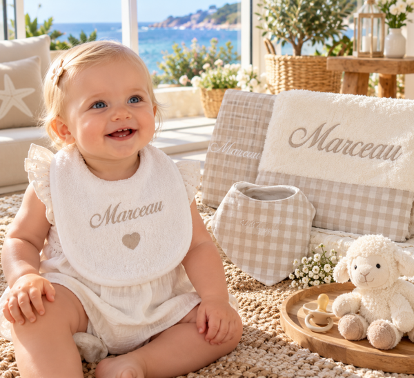 Coffret naissance bébé personnalisé brodé – 3 pièces