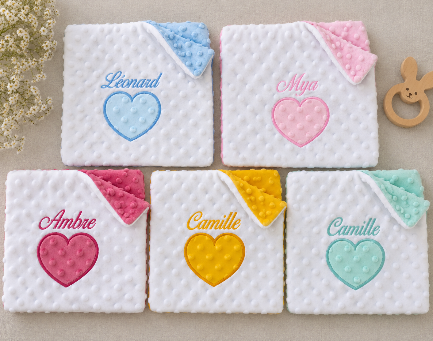 Doudou bébé personnalisé prénom et cœur brodés
