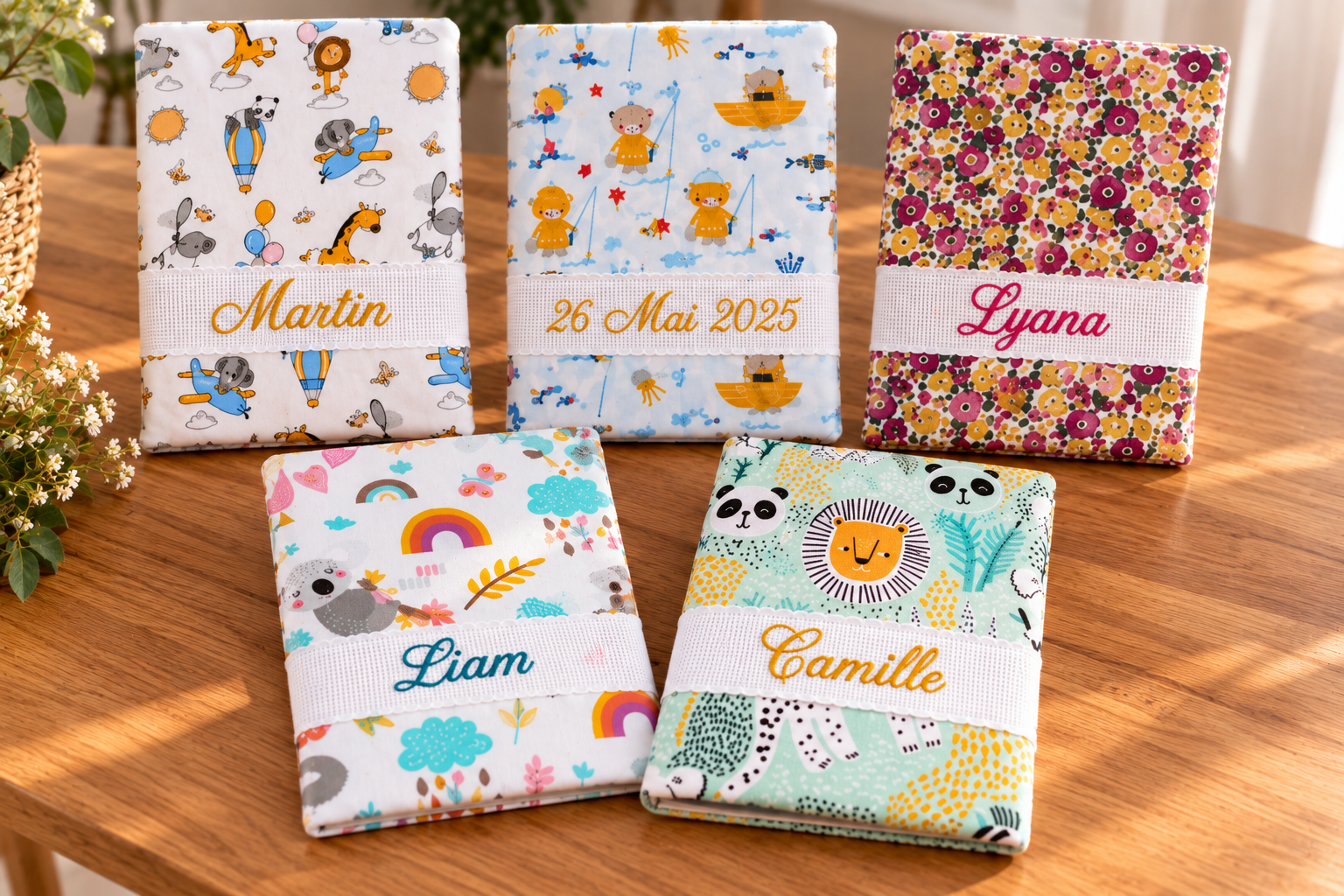 Protège carnet de santé enfant brodé sur bande Aïda