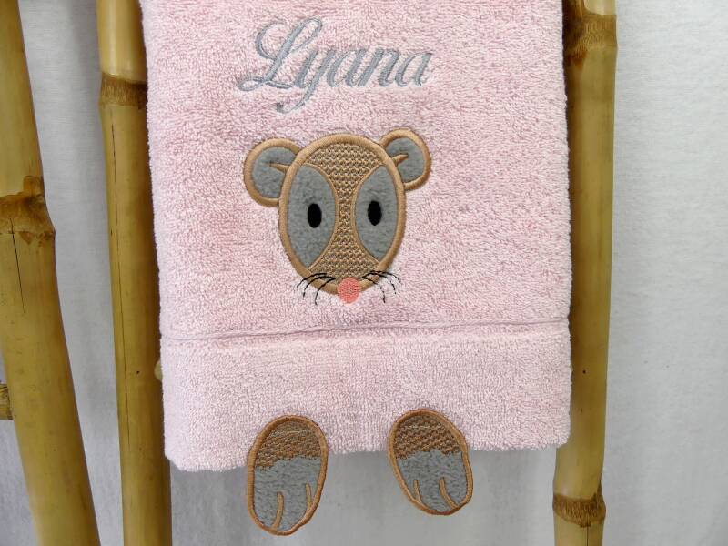 broderie souris sur serviette avec prénom personnalisable