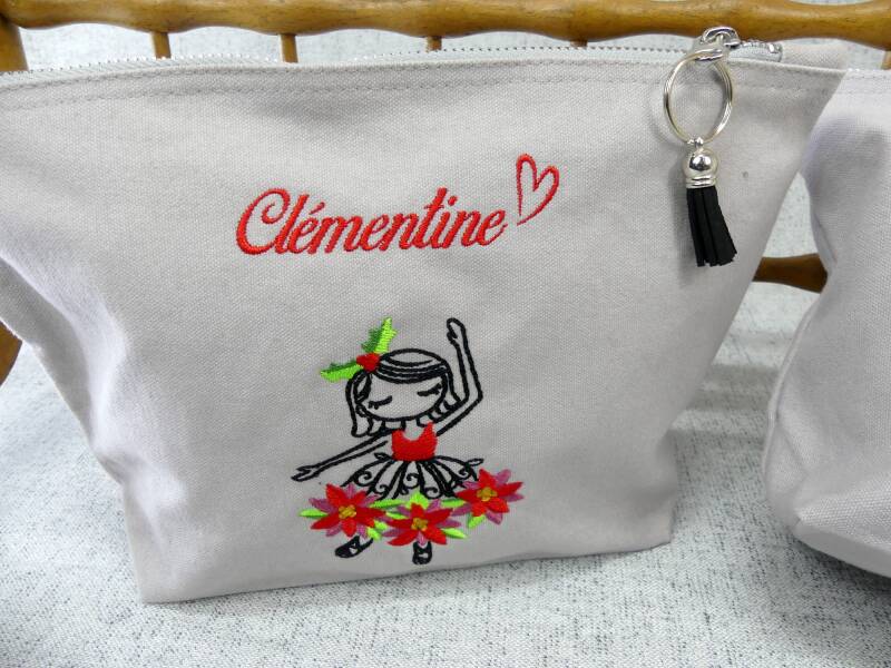 trousse brodée personnalisée prénom Clémentine et coeur