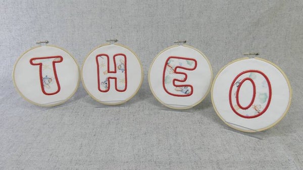 Cadre bois personnalisé broderie prénom motif avions