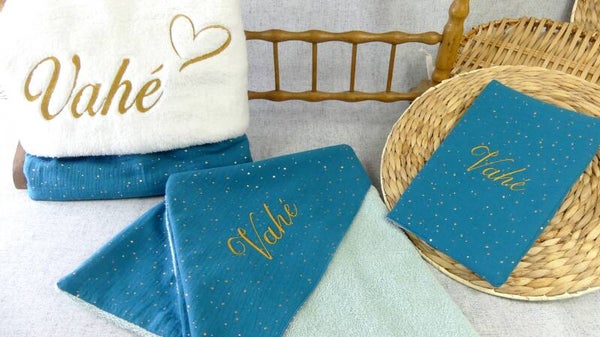 Coffret cadeau naissance personnalisé broderie prénom VAHE