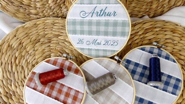 Cadre décoration Vichy personnalisé brodé prénom et date de naissance