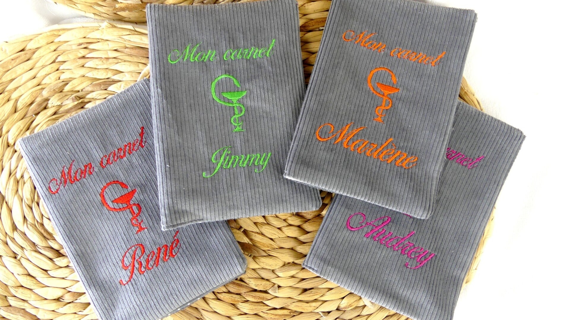 Pochette médicale personnalisée broderie prénom et motif