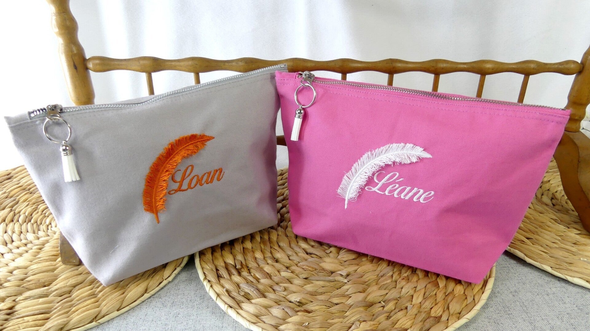 Trousse personnalisée broderie prénom et plume en 3D