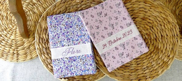 Carnet de santé Fleurs broderie sur bande AIDA Coton