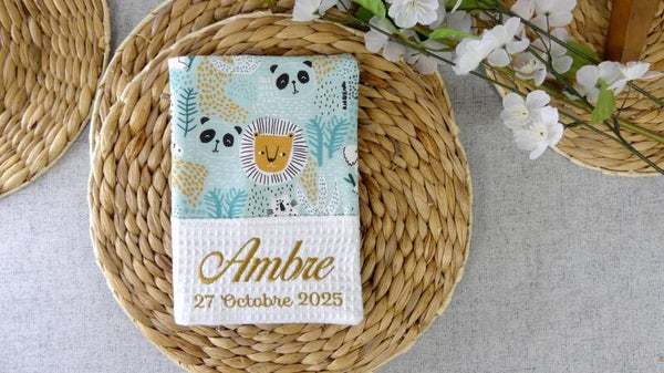 Carnet de santé Animaux de la forêt broderie sur nid d'abeille