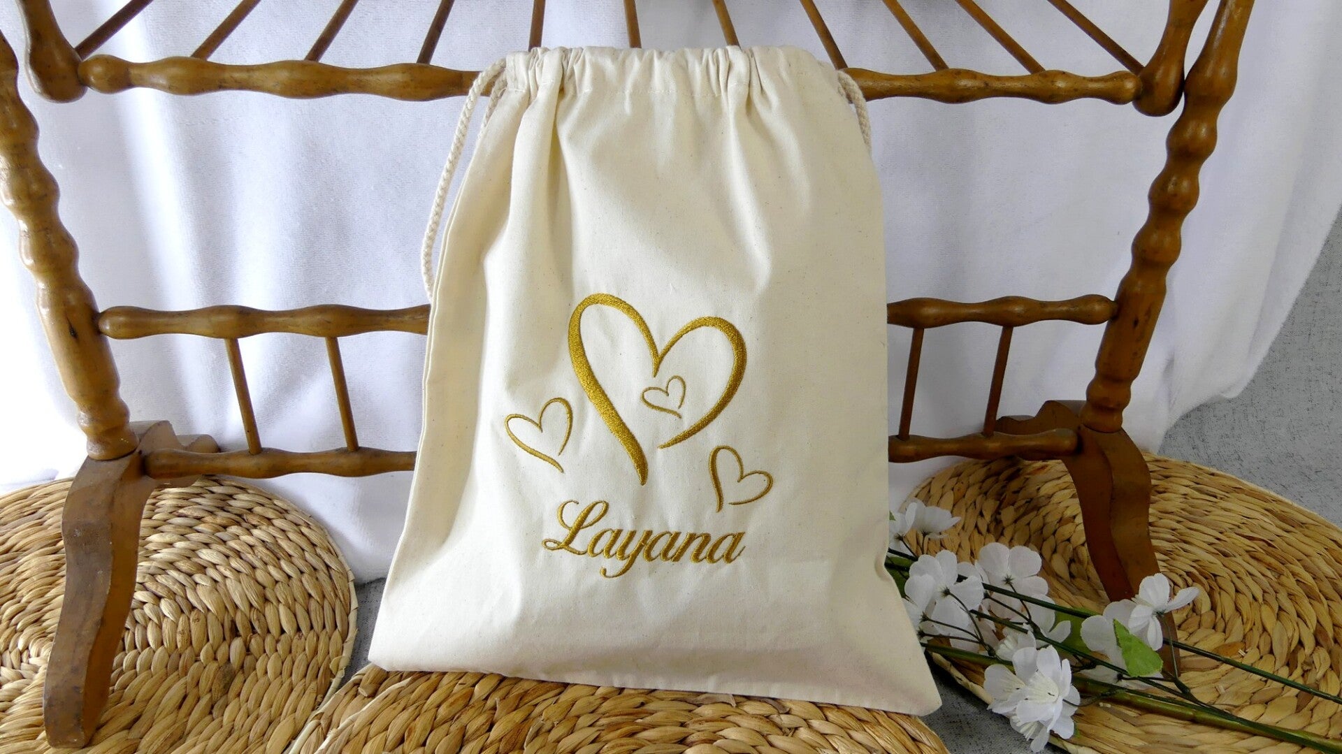 Sac pochon enfant personnalisé brodé prénom et coeurs