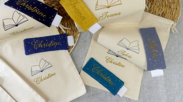 Pochette livre et Marque pages personnalisés brodés