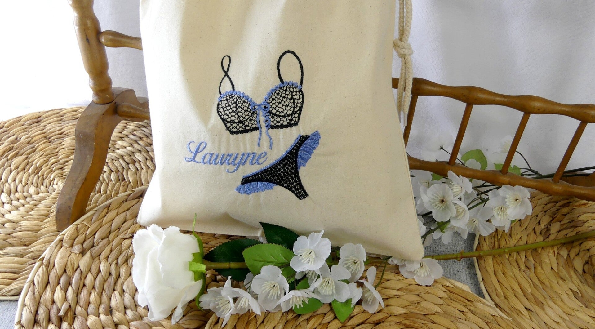 Sac à lingerie personnalisé brodé prénom et motif 2 pièces