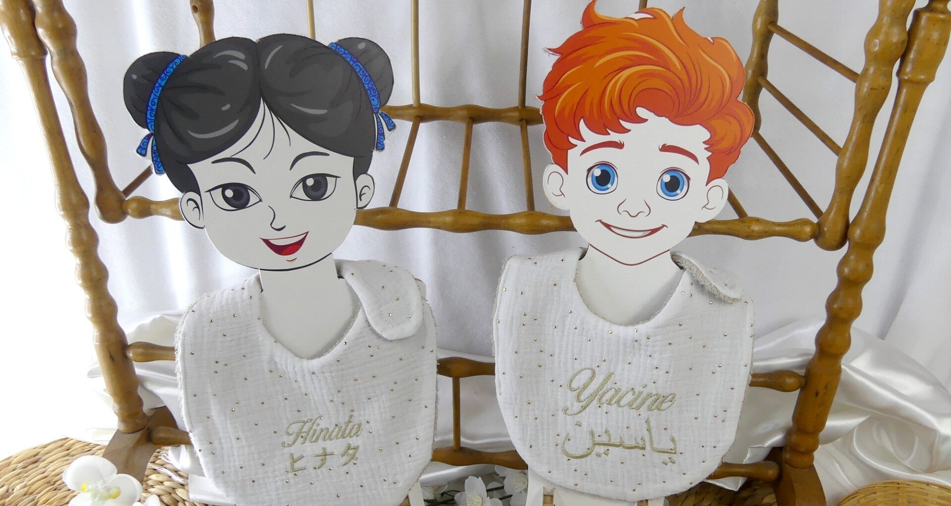 Bavoir personnalisé brodé prénom Français et Arabe ou Japonais