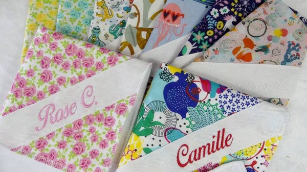 Serviette maternelle imprimé et bande Aïda avec éponge bambou