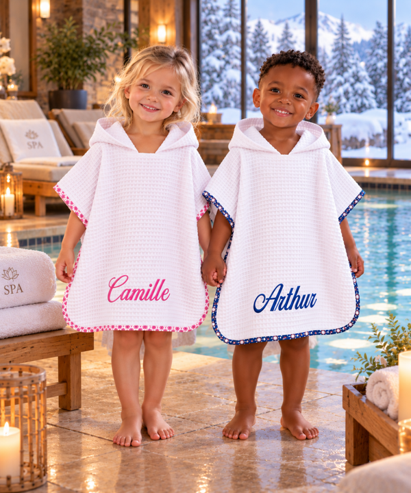 Poncho de bain enfant personnalisé – Serviette à capuche prénom brodé