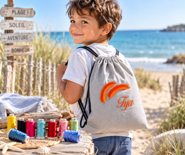 Sac à dos enfant personnalisé prénom brodé – Plumes 3D