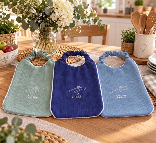 Serviette maternelle brodée prénom et motif repas
