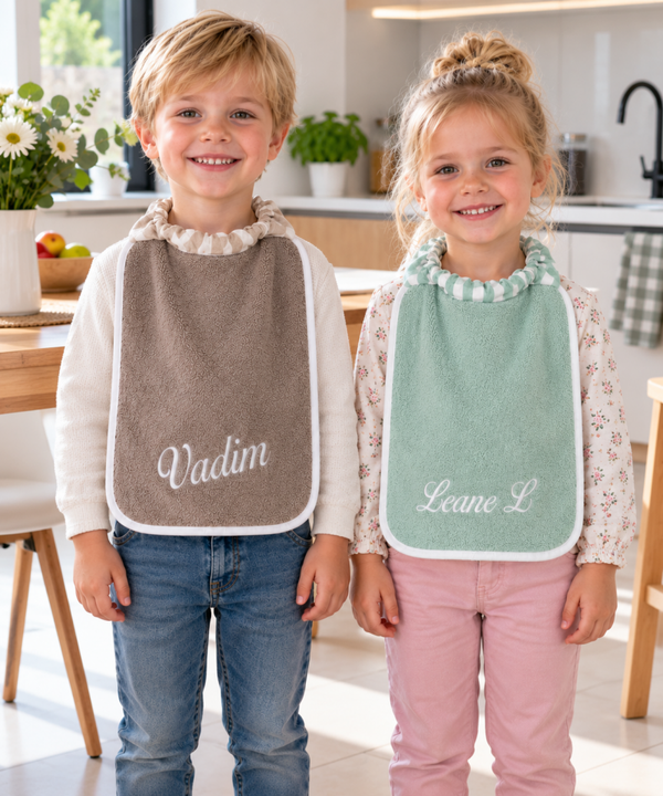Serviette bavoir maternelle personnalisée en éponge coton brodée