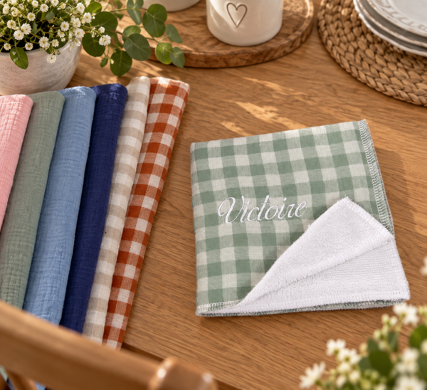 Serviette maternelle enfant personnalisée prénom brodé