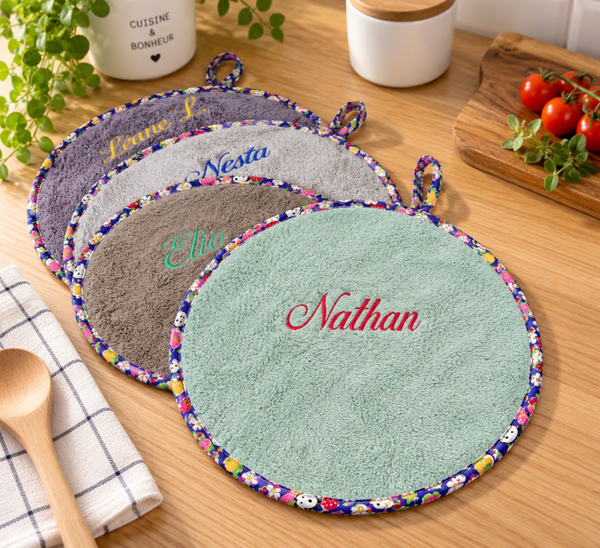 Serviette maternelle ronde personnalisée prénom brodé