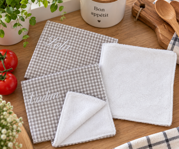 Serviette maternelle personnalisée prénom brodé – Vichy gris et blanc