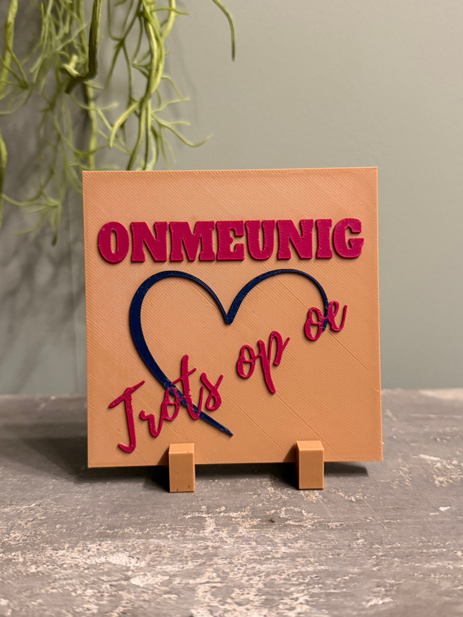 Hip tegeltje "Onmeunig trots op oe"