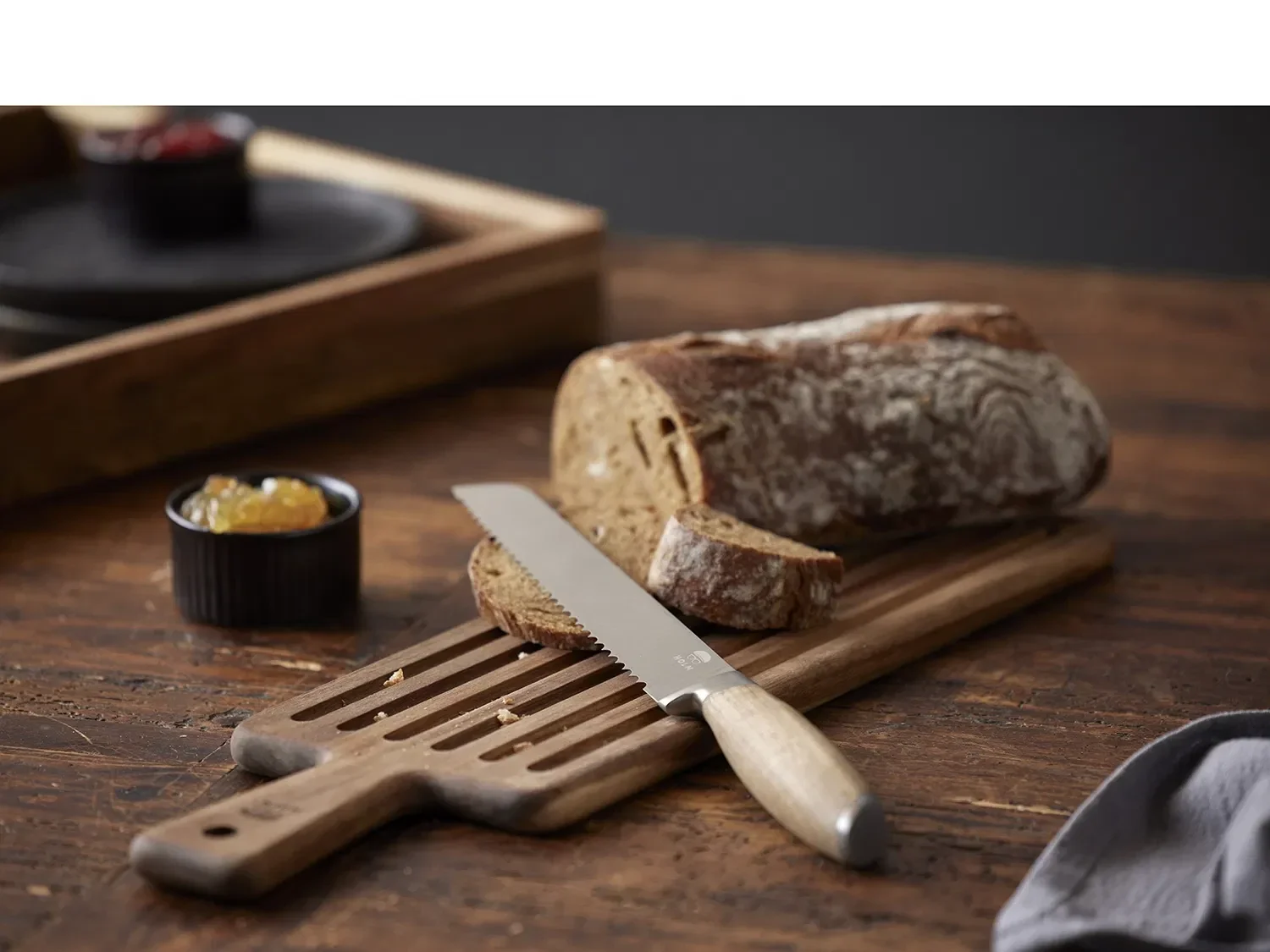 Holm Skjærebrett med brødkniv – komplett sett i akasietre
