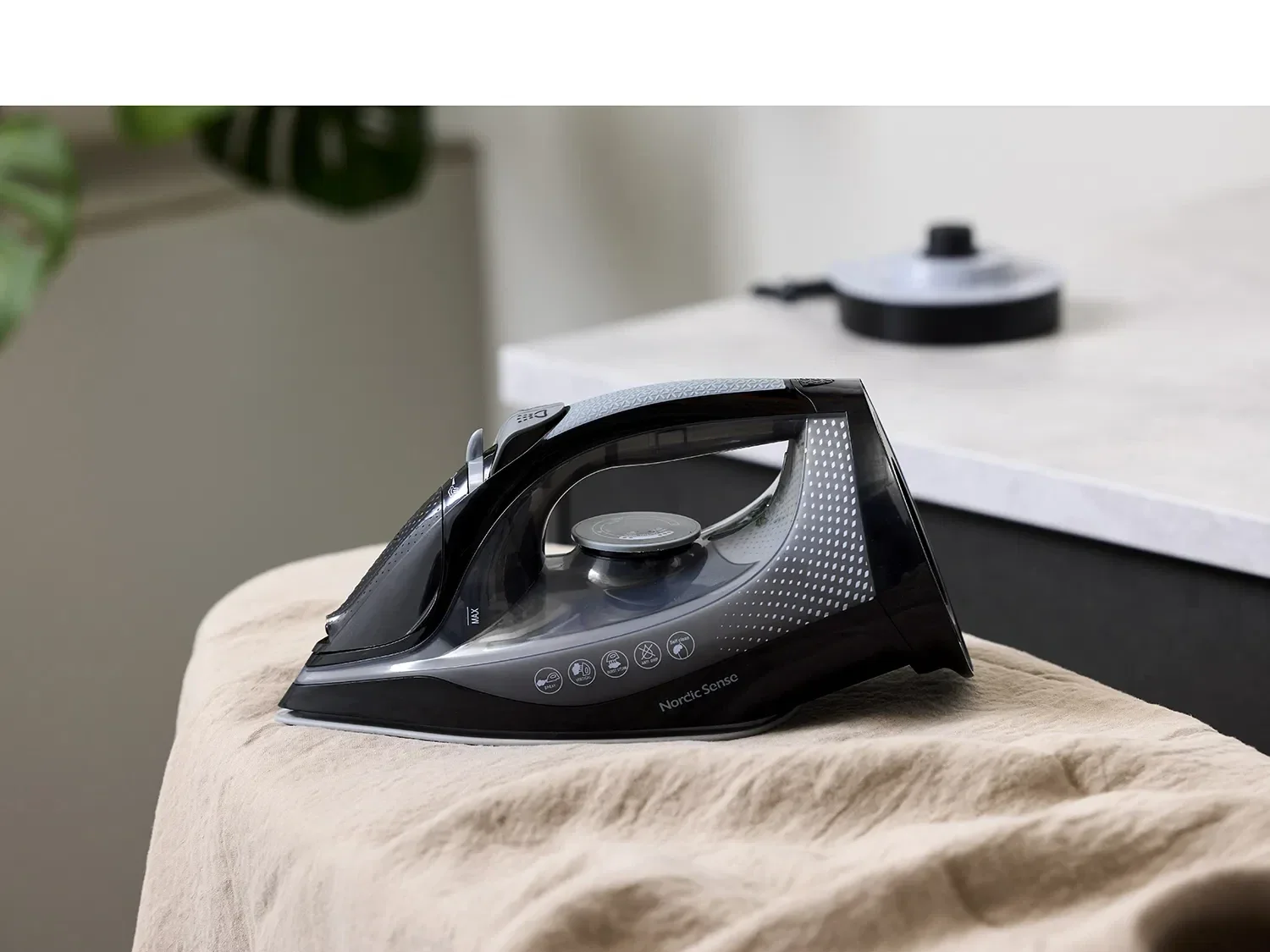 Nordic Sense Trådløst Dampstrykejern – fleksibel og effektiv stryking
