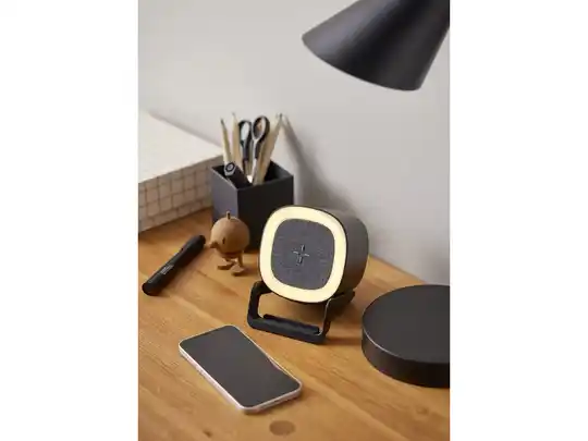 Still – Smart kombinasjon av høyttaler, mobillader og bordlampe
