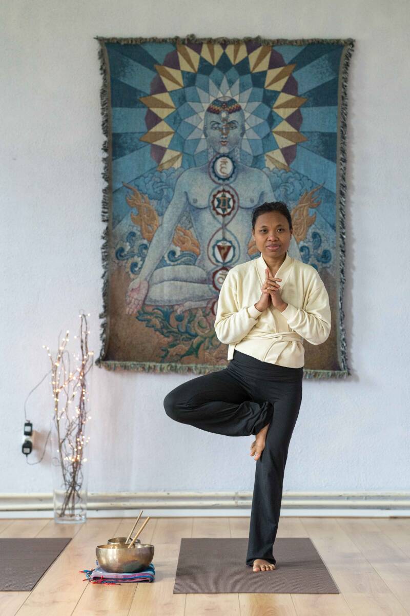 Personal Branding fotoshoot van Aikham. Aikham is een yoga docent. Foto's zijn gemaakt door fotograaf Sandra van Fotobijsan uit Gemert.