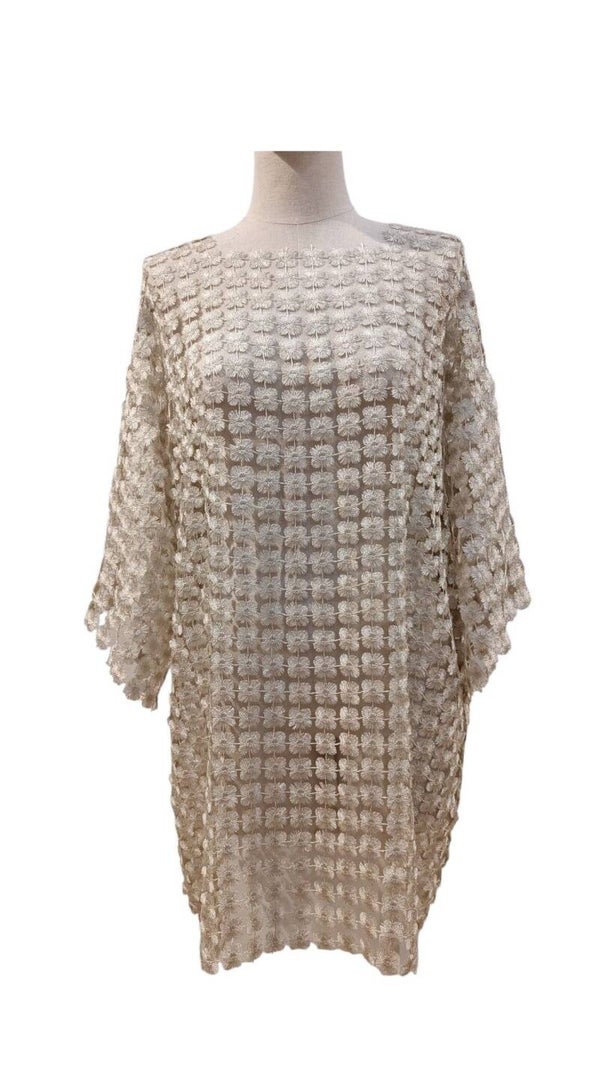 Robe légère en dentelle