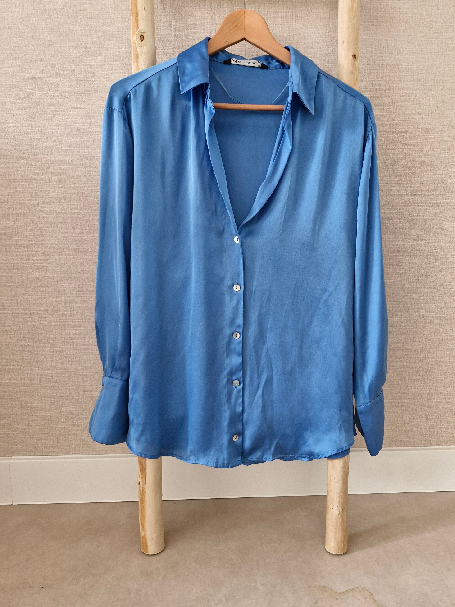Zara lichtblauwe satijnen blouse | maat L