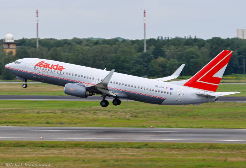 OE-LNK -- Boeing 737-800 -- Lauda
