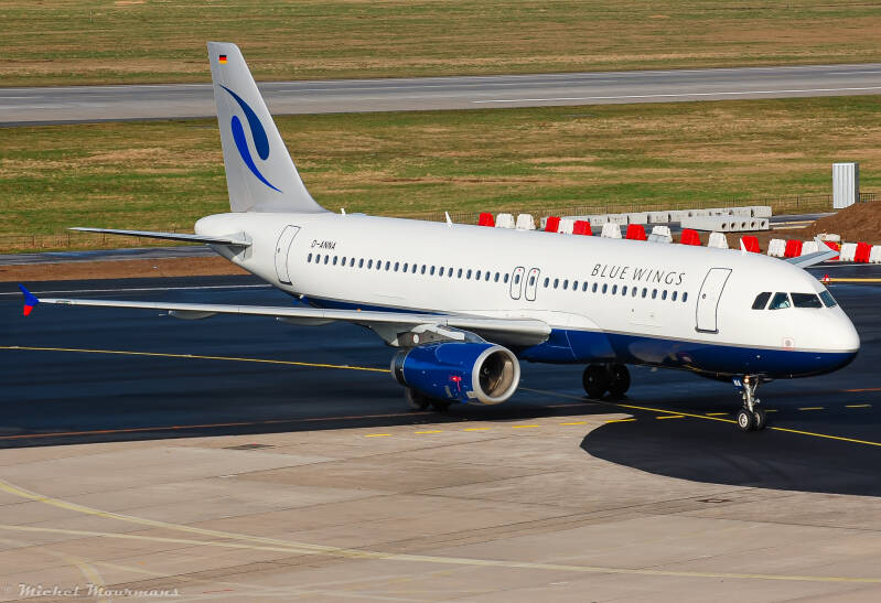 D-ANNA -- Airbus A320 -- Blue Wings